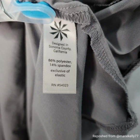 Athleta Womens Flutter Sneaky Shorts Flowy Zip Pockets Elastic Athleisure Yoga M - Picture 5 of 5